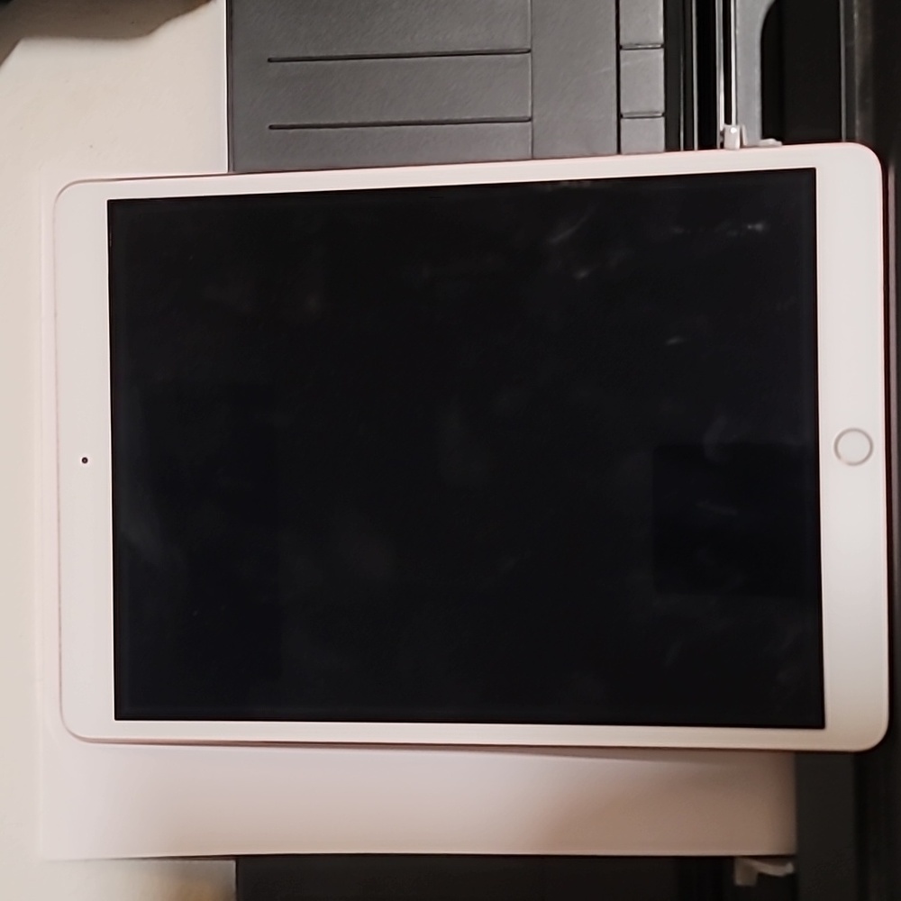 COPY - Apple iPad Pro (10.5-inch) DOES NOT WORK!